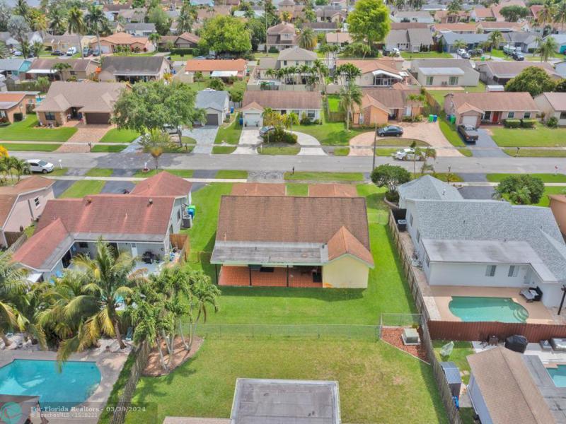  Single Family Homes Photo 35: 11731 NW 40th Pl  Sunrise,  FL 33323