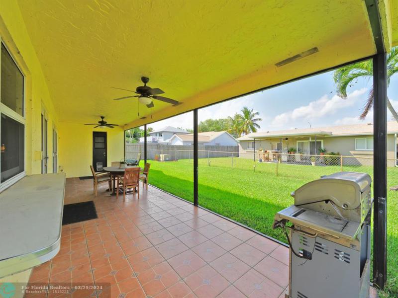  Single Family Homes Photo 7: 11731 NW 40th Pl  Sunrise,  FL 33323