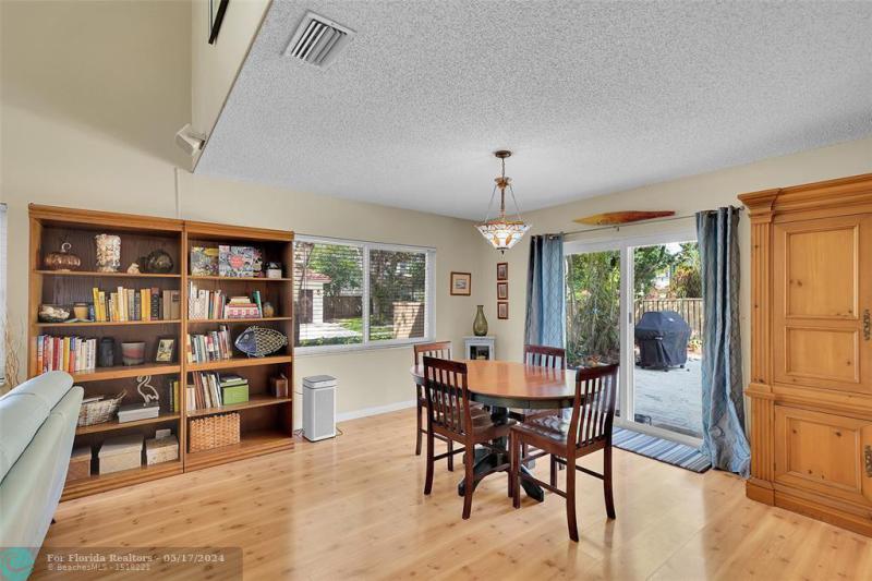  Single Family Homes Photo 12: 9833 NW 5th Ct  Plantation,  FL 33324