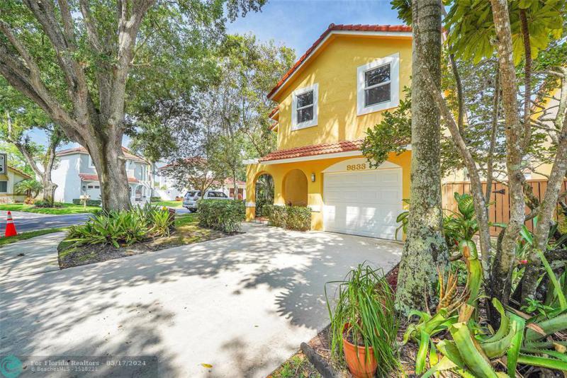  Single Family Homes Photo 2: 9833 NW 5th Ct  Plantation,  FL 33324
