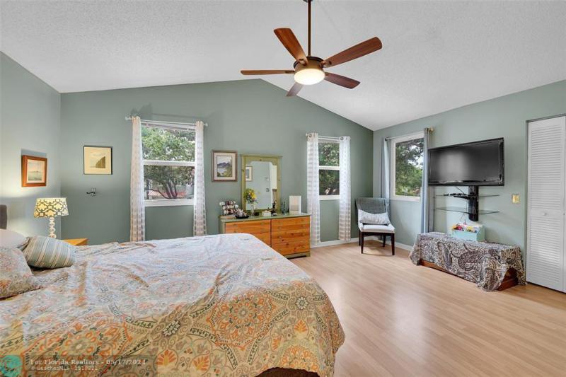  Single Family Homes Photo 22: 9833 NW 5th Ct  Plantation,  FL 33324