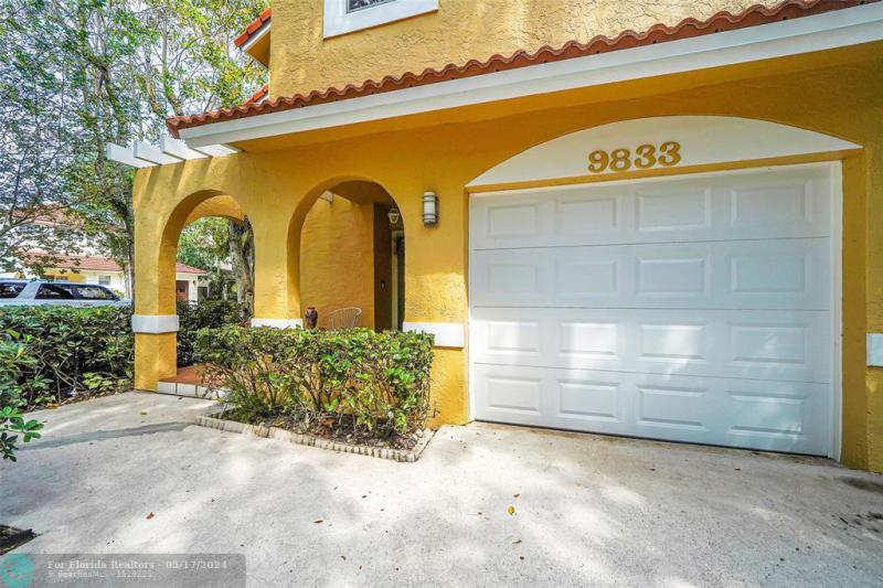  Single Family Homes Photo 4: 9833 NW 5th Ct  Plantation,  FL 33324