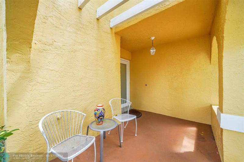  Single Family Homes Photo 5: 9833 NW 5th Ct  Plantation,  FL 33324