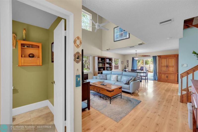  Single Family Homes Photo 7: 9833 NW 5th Ct  Plantation,  FL 33324