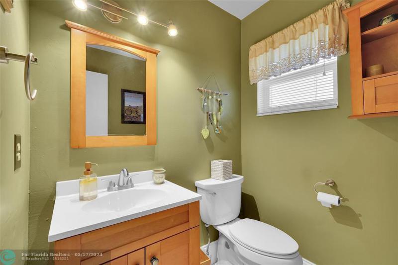  Single Family Homes Photo 8: 9833 NW 5th Ct  Plantation,  FL 33324