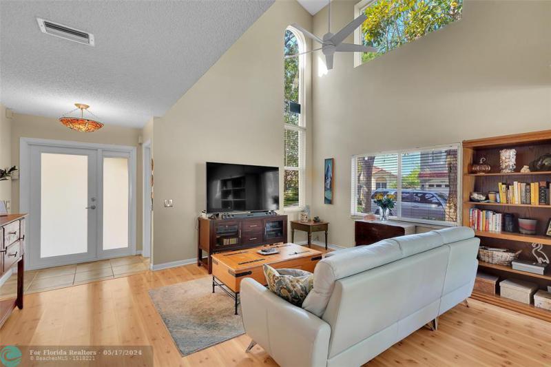  Single Family Homes Photo 9: 9833 NW 5th Ct  Plantation,  FL 33324