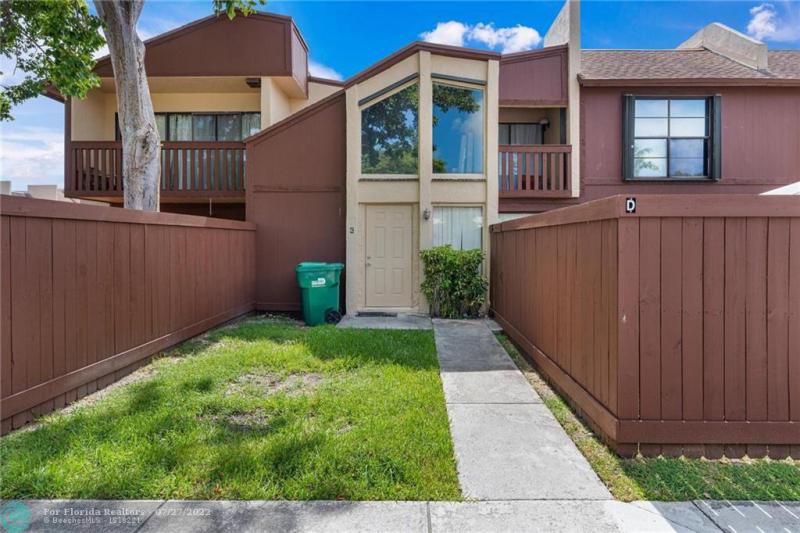  Condo & Townhome Photos