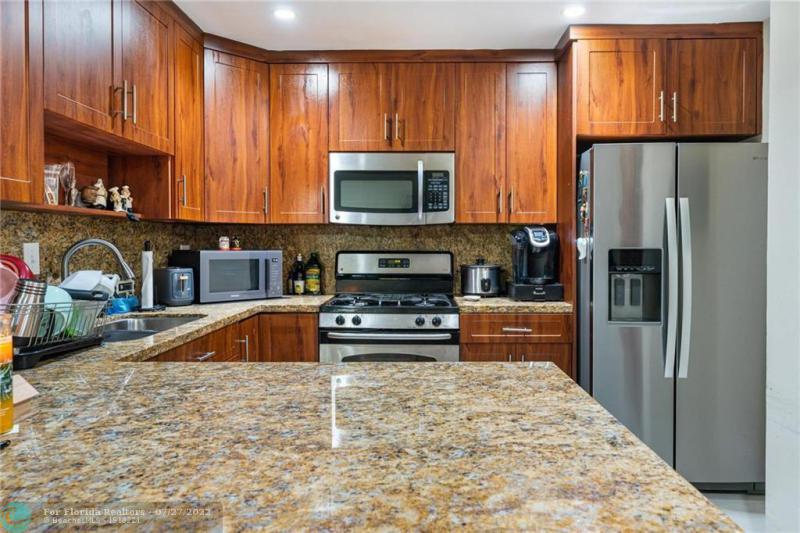  Condo & Townhome Photos