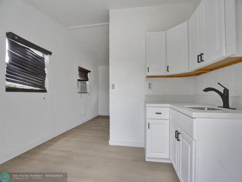  Single Family Homes Photo 11: 2808 NW 4th St  Pompano Beach,  FL 33069