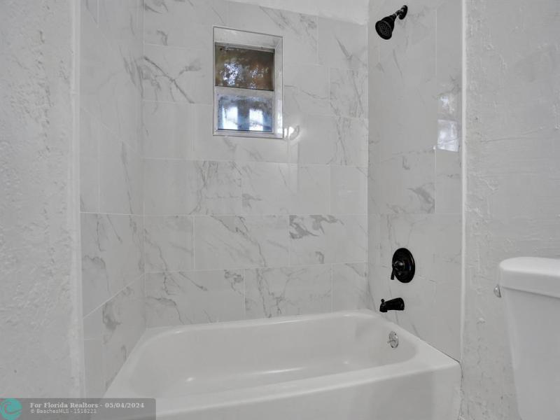  Single Family Homes Photo 13: 2808 NW 4th St  Pompano Beach,  FL 33069