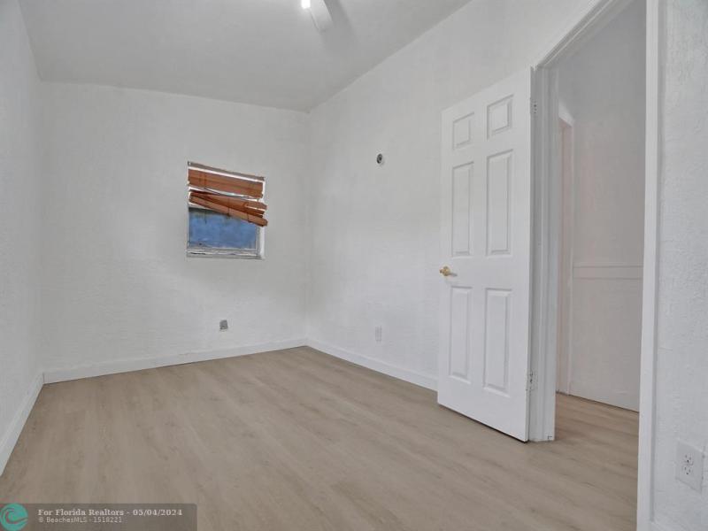  Single Family Homes Photo 15: 2808 NW 4th St  Pompano Beach,  FL 33069