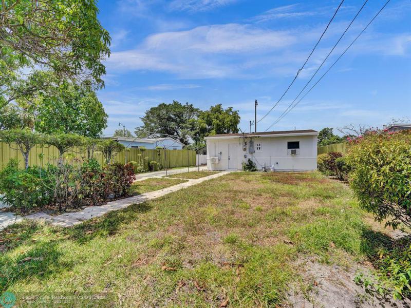  Single Family Homes Photo 23: 2808 NW 4th St  Pompano Beach,  FL 33069