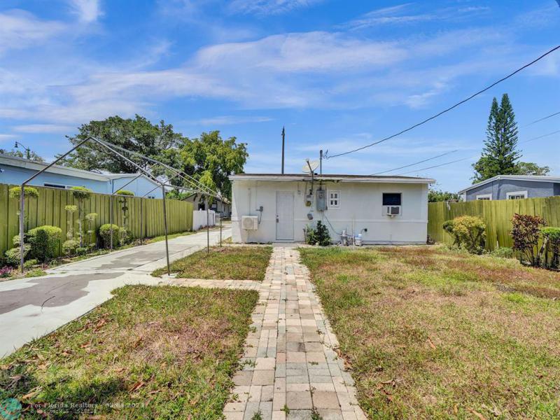  Single Family Homes Photo 24: 2808 NW 4th St  Pompano Beach,  FL 33069