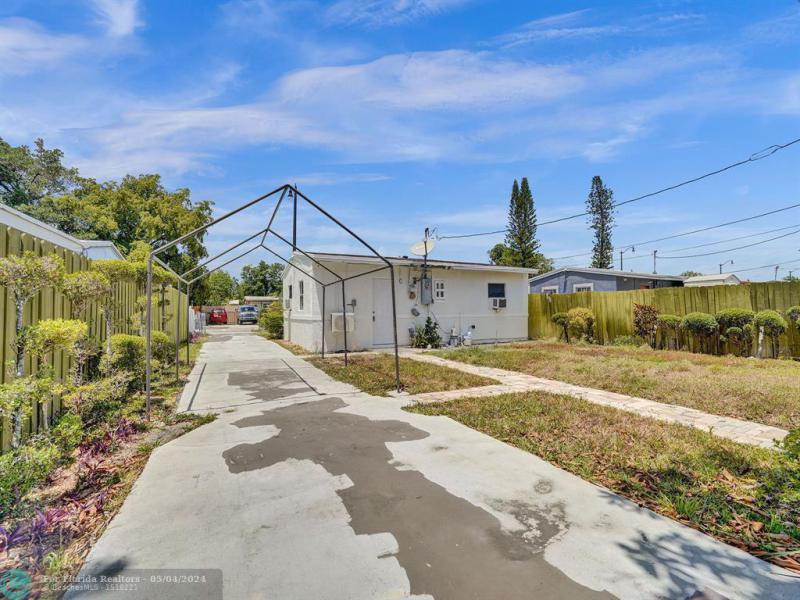  Single Family Homes Photo 26: 2808 NW 4th St  Pompano Beach,  FL 33069