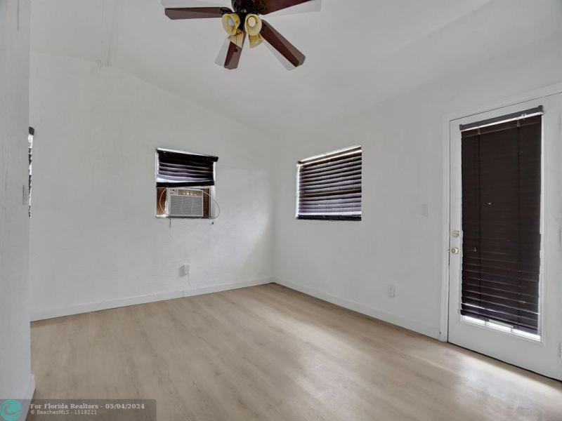  Single Family Homes Photo 4: 2808 NW 4th St  Pompano Beach,  FL 33069