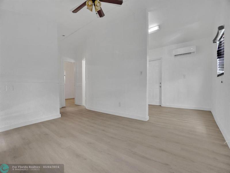  Single Family Homes Photo 6: 2808 NW 4th St  Pompano Beach,  FL 33069