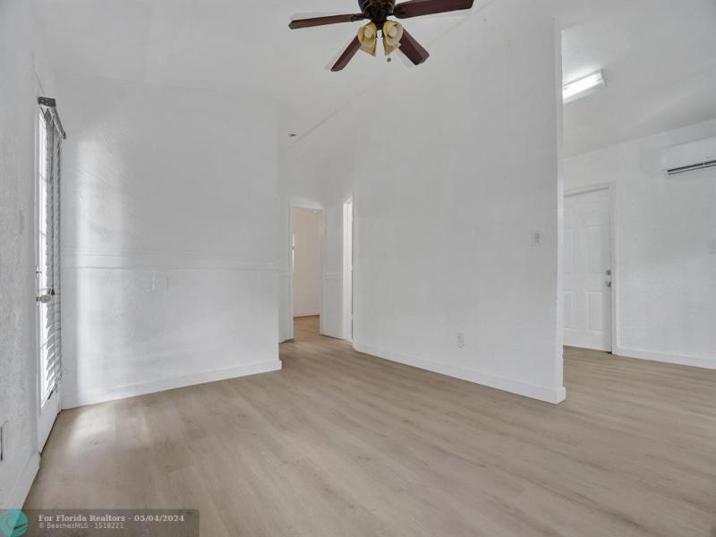 Single Family Homes Photo 7: 2808 NW 4th St  Pompano Beach,  FL 33069