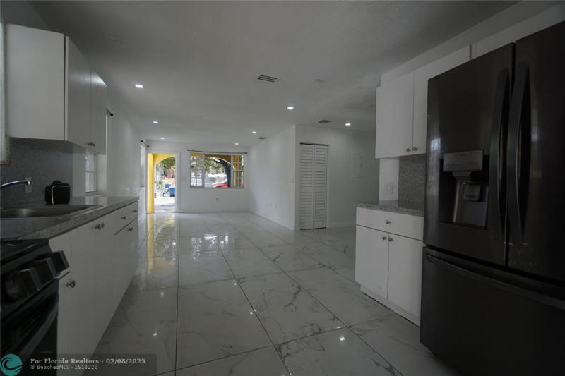  Single Family Homes Photo 10: 2035 NW 52nd St  Miami,  FL 33142