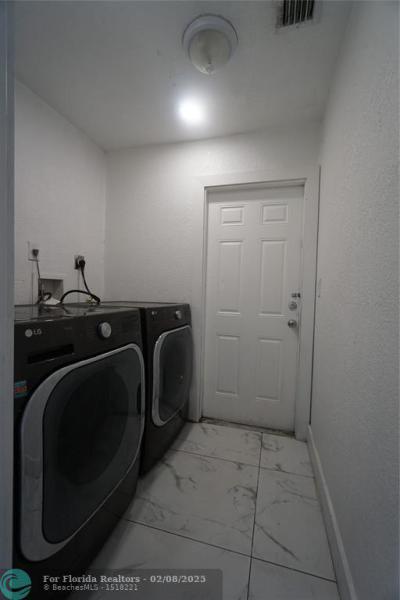  Single Family Homes Photo 18: 2035 NW 52nd St  Miami,  FL 33142