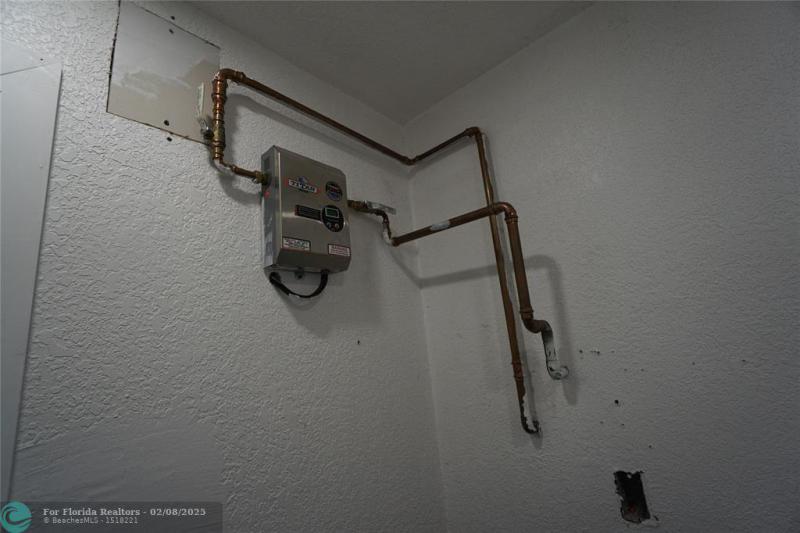  Single Family Homes Photo 19: 2035 NW 52nd St  Miami,  FL 33142