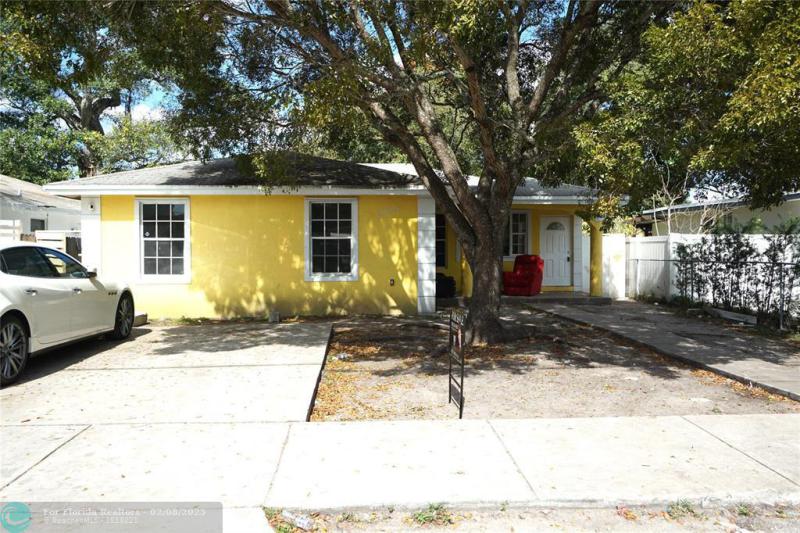  Single Family Homes Photo 2: 2035 NW 52nd St  Miami,  FL 33142