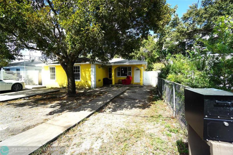  Single Family Homes Photo 3: 2035 NW 52nd St  Miami,  FL 33142