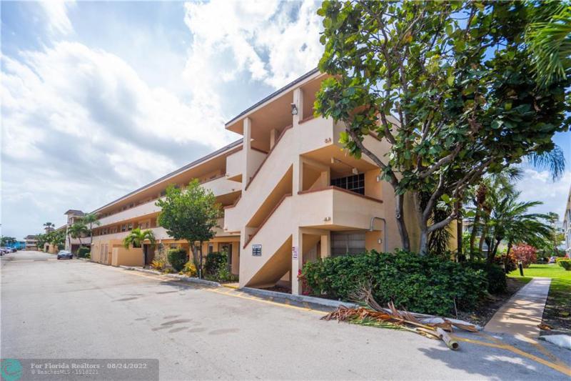  Condo & Townhome Photos