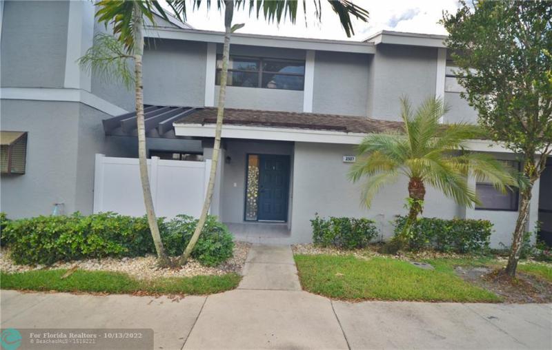  Condo & Townhome Photos