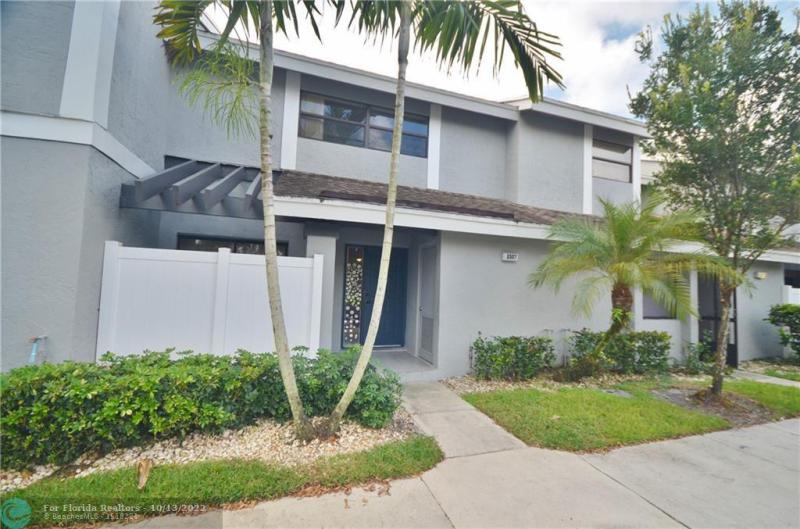  Condo & Townhome Photos