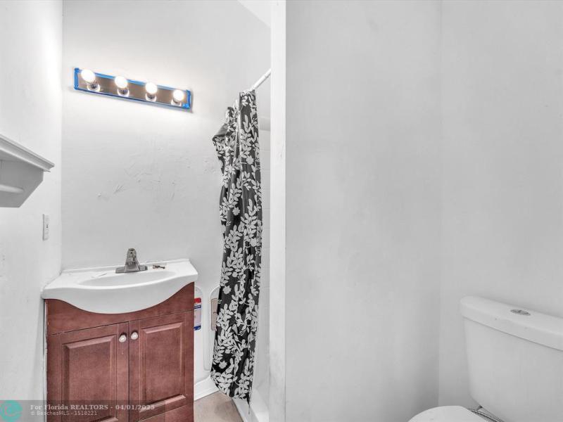  Single Family Homes Photo 20: 4391 NW 51st St  Coconut Creek,  FL 33073