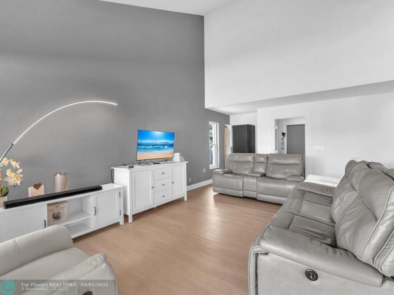  Single Family Homes Photo 7: 4391 NW 51st St  Coconut Creek,  FL 33073