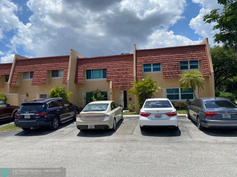  Condo & Townhome Photos