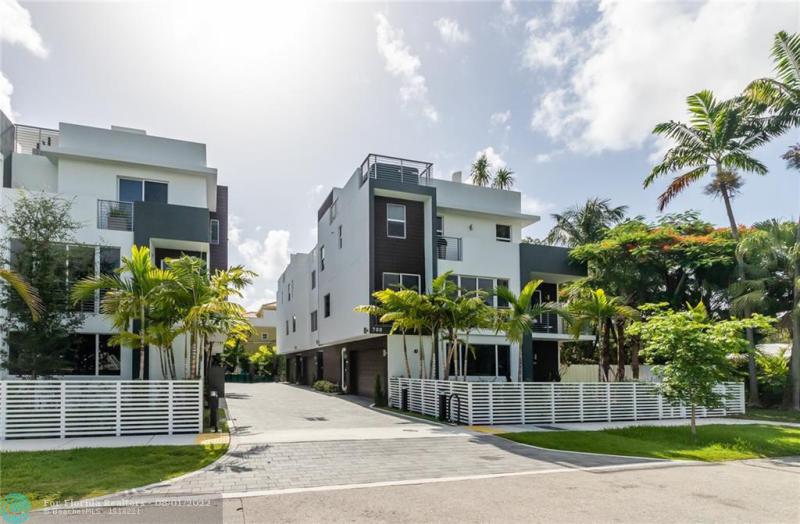  Condo & Townhome Photos