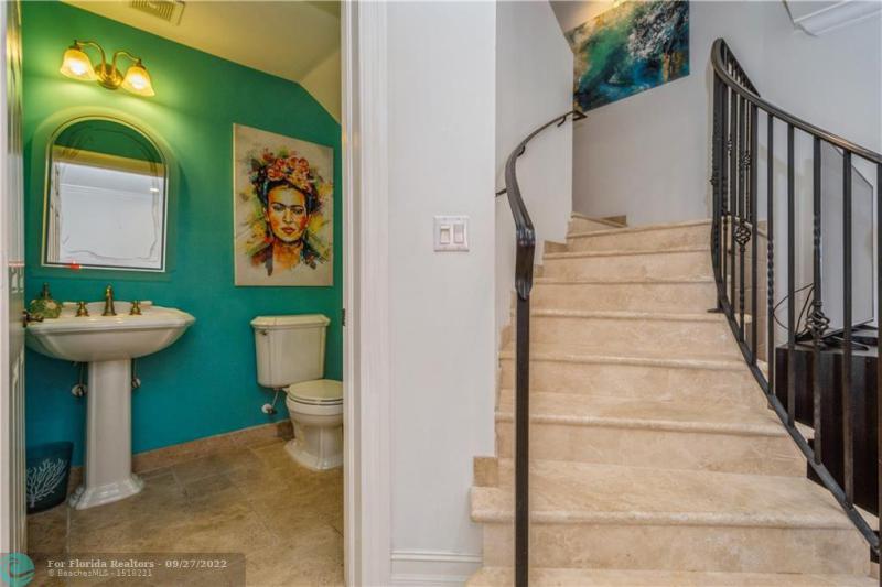  Condo & Townhome Photos