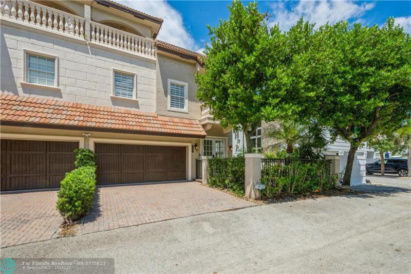  Condo & Townhome Photos
