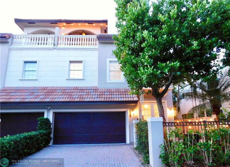  Condo & Townhome Photos