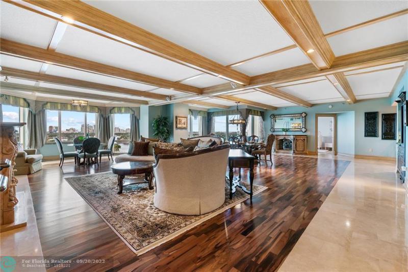  Condo & Townhome Photos