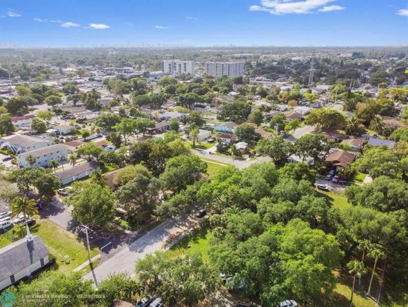  Single Family Homes Photo 10: 6170 Garfield St  Hollywood,  FL 33024
