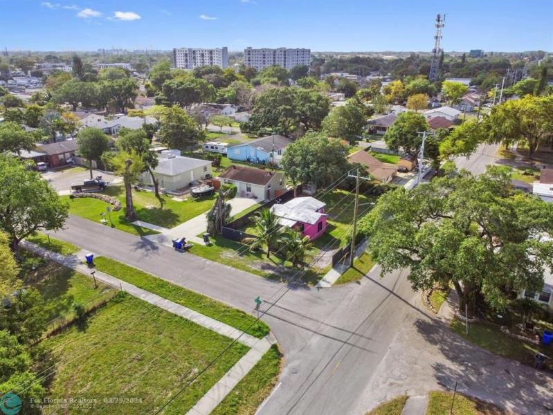  Single Family Homes Photo 11: 6170 Garfield St  Hollywood,  FL 33024