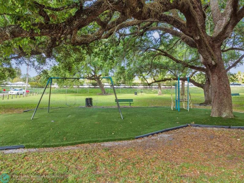  Single Family Homes Photo 13: 6170 Garfield St  Hollywood,  FL 33024