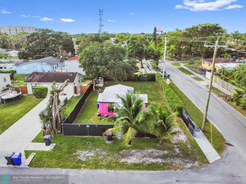  Single Family Homes Photo 3: 6170 Garfield St  Hollywood,  FL 33024