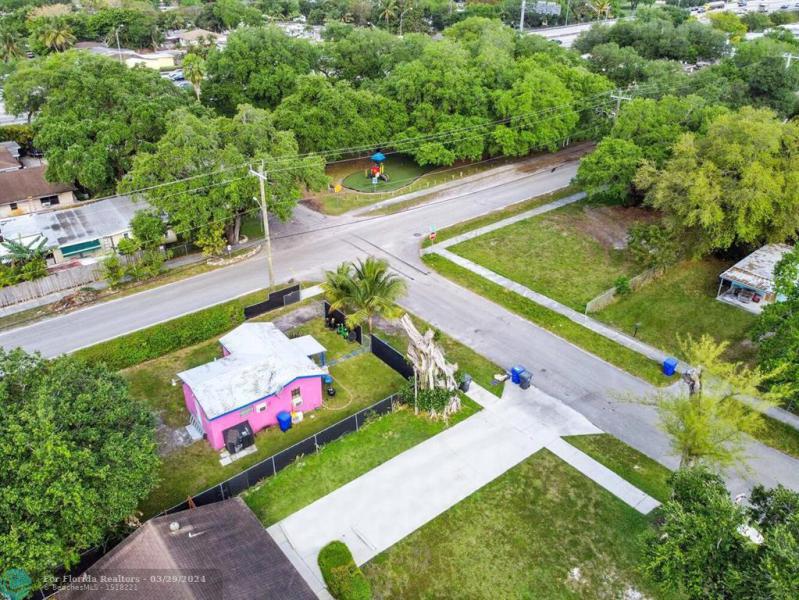  Single Family Homes Photo 4: 6170 Garfield St  Hollywood,  FL 33024