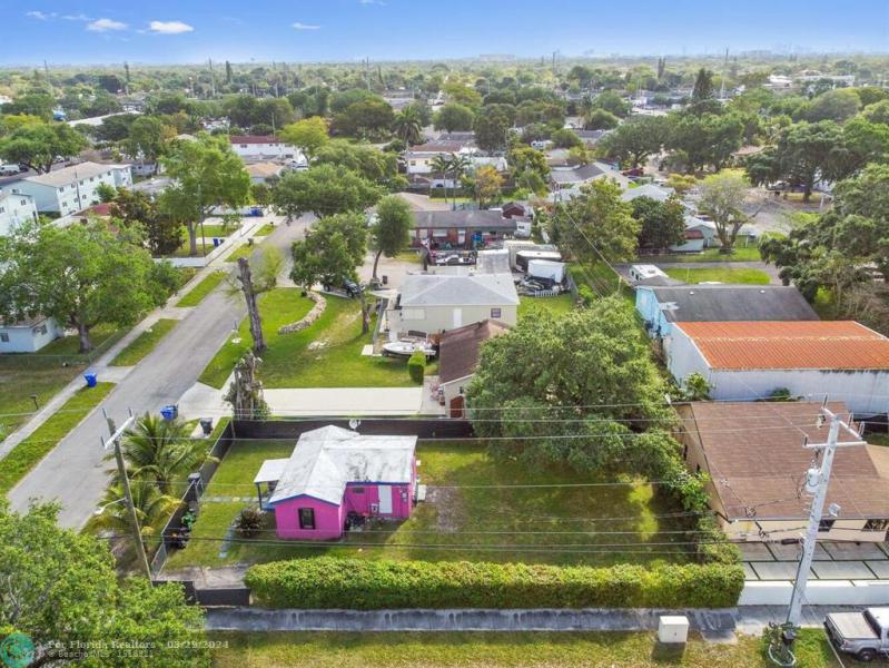  Single Family Homes Photo 5: 6170 Garfield St  Hollywood,  FL 33024