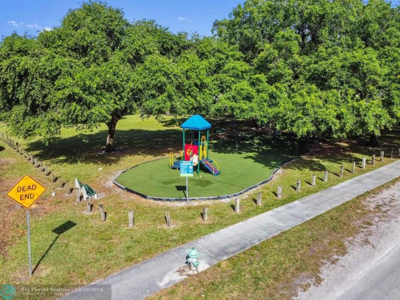  Single Family Homes Photo 9: 6170 Garfield St  Hollywood,  FL 33024