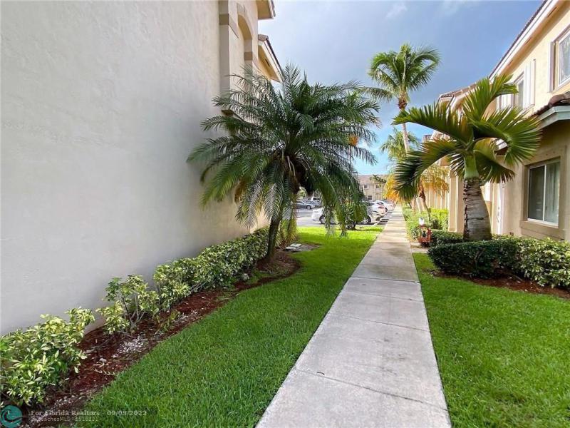  Condo & Townhome Photos