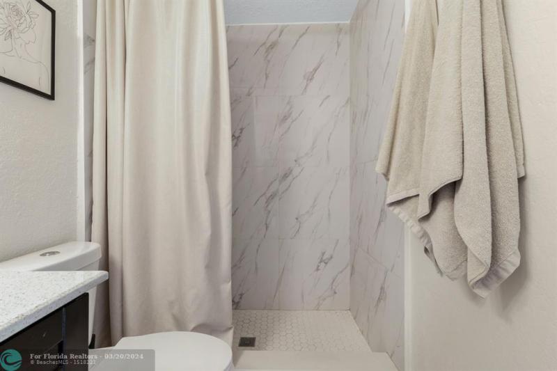  Single Family Homes Photo 12: 4010 NW 8th Ter  Fort Lauderdale,  FL 33309