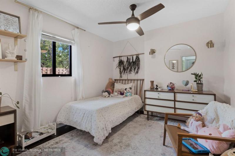  Single Family Homes Photo 15: 4010 NW 8th Ter  Fort Lauderdale,  FL 33309