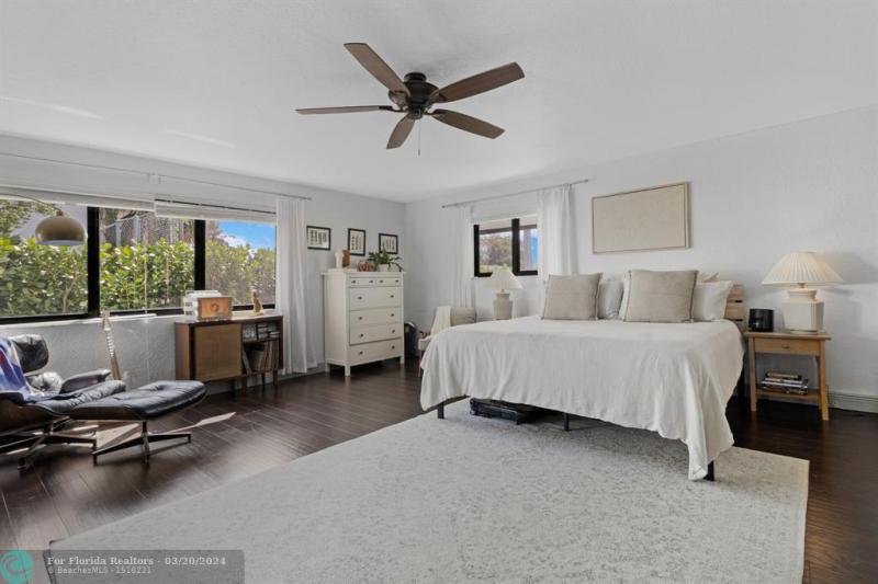  Single Family Homes Photo 18: 4010 NW 8th Ter  Fort Lauderdale,  FL 33309