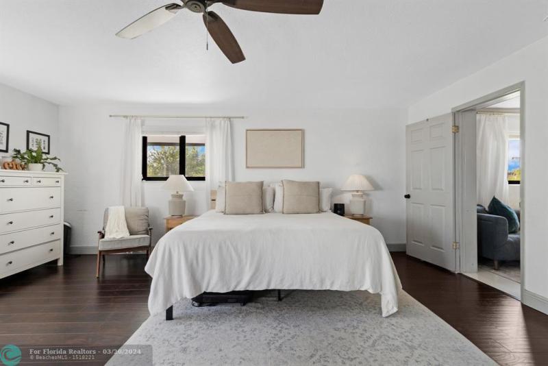  Single Family Homes Photo 19: 4010 NW 8th Ter  Fort Lauderdale,  FL 33309