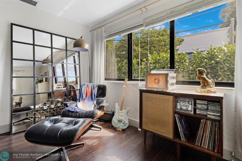  Single Family Homes Photo 20: 4010 NW 8th Ter  Fort Lauderdale,  FL 33309